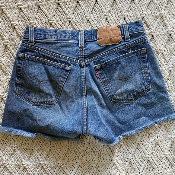 Vintage 501 Levi’s Shorts - Picture 2 of 4